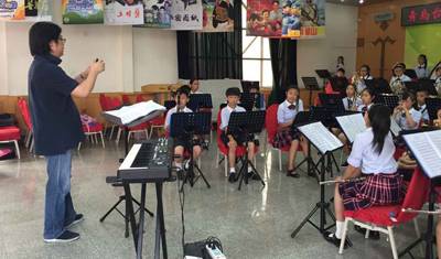 千赢国际示范乐团青岛台东六路小学管乐团大师班活动成功举办