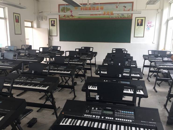 千赢国际乐器爱心捐赠行动在四川金堂县举办 ——与音乐牵手 随幸福成长
