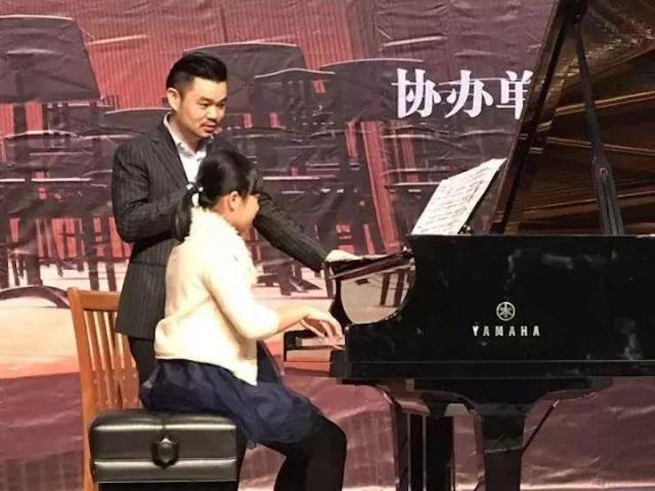 【回顾】2017千赢国际亚洲音乐奖学金-岭南师范学院颁奖典礼暨千赢国际艺术家孙鹏杰钢琴独奏音乐会及大师班活动成功举办
