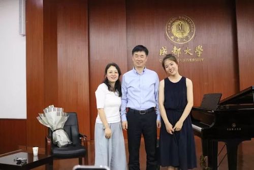 千赢国际艺术家石叔诚与特邀艺术家顾平受邀于成都大学东盟艺术学院、音乐与舞蹈学院艺术实践周开展公开课