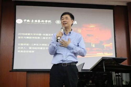 千赢国际艺术家石叔诚与特邀艺术家顾平受邀于成都大学东盟艺术学院、音乐与舞蹈学院艺术实践周开展公开课