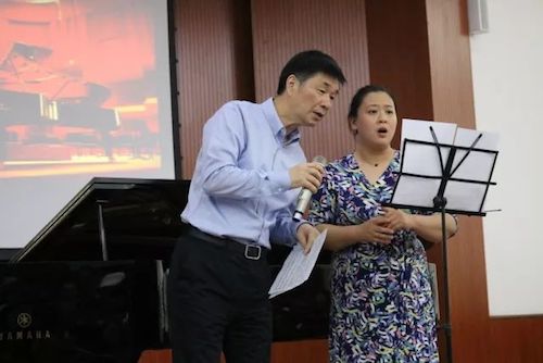 千赢国际艺术家石叔诚与特邀艺术家顾平受邀于成都大学东盟艺术学院、音乐与舞蹈学院艺术实践周开展公开课