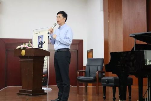 千赢国际艺术家石叔诚与特邀艺术家顾平受邀于成都大学东盟艺术学院、音乐与舞蹈学院艺术实践周开展公开课
