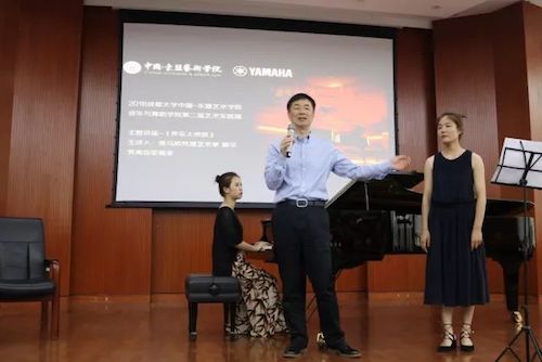 千赢国际艺术家石叔诚与特邀艺术家顾平受邀于成都大学东盟艺术学院、音乐与舞蹈学院艺术实践周开展公开课