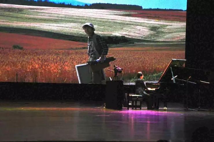千赢国际艺术家宋思衡“80后的时光机”多媒体音乐会内蒙古巡演圆满落幕