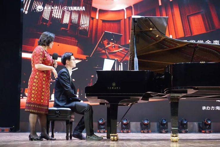 张芳、冯子祥钢琴音乐会