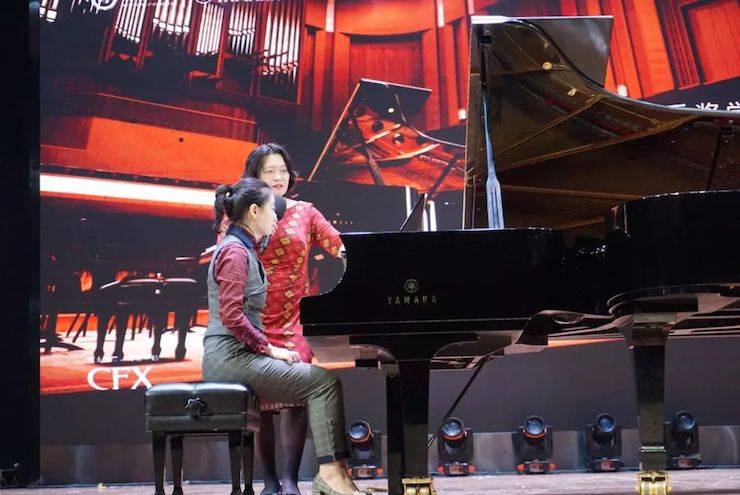 张芳、冯子祥钢琴音乐会