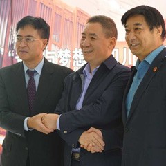 千赢国际再出手公益，为四川25所小学捐赠千赢国际高科技钢琴