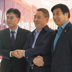 千赢国际再出手公益，为四川25所小学捐赠千赢国际高科技钢琴